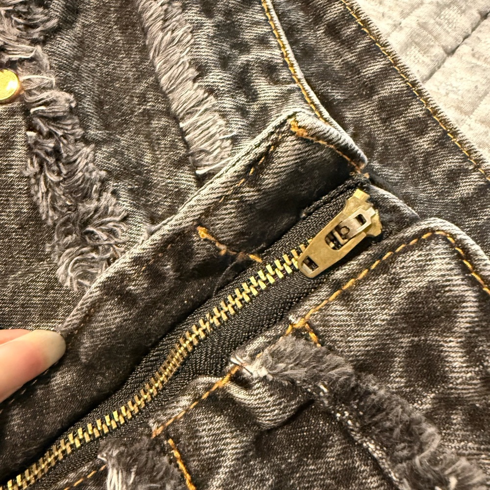 A Black Denim Women Shorts - Picture 5 of 6